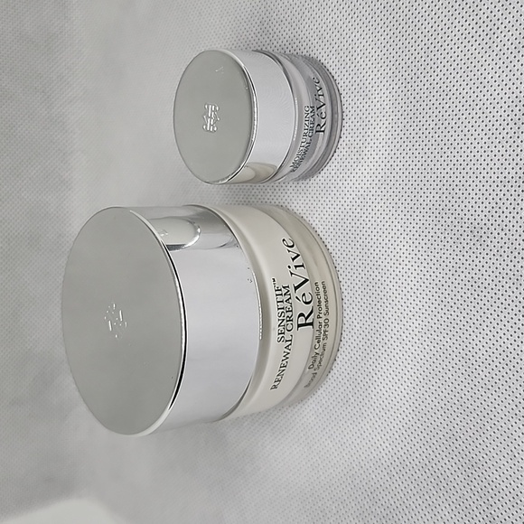 Re'Vive 2pc.DAILY RENEWAL CREAM  & Moisturizer  (New) - Picture 4 of 6